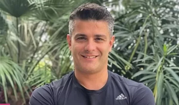 Ο Μιχάλης Καφετζής διδάσκει τις γυναίκες πώς να υπερασπίζονται τον εαυτό τους