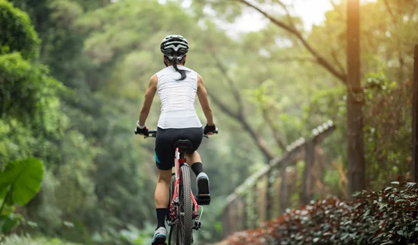 Πόσες θερμίδες καις με το ποδήλατο; Απαντάμε σε όλες τις απορίες σου