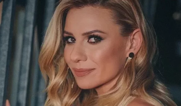 Το αναπάντεχο χρώμα νυχιών που επιλέγουν όλες οι Ελληνίδες celebrities φέτος την άνοιξη