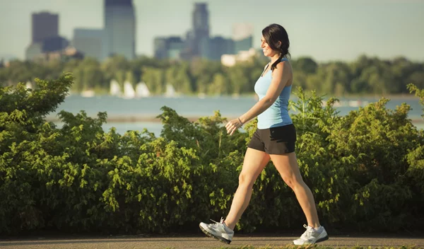 Περπάτημα | Σε πόσα λεπτά βγάζεις ένα χιλιόμετρο; [Πίνακας]