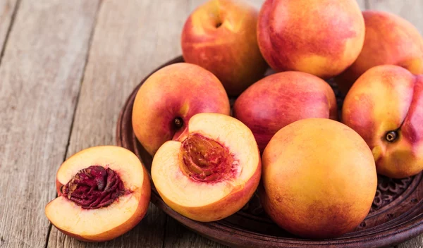 Τα 5 θαυματουργά οφέλη που σου προσφέρουν τα νεκταρίνια