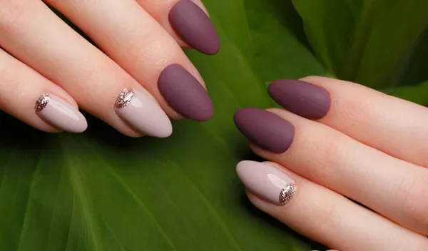 Βελούδινα νύχια: Το nail trend που έχει κατακλύσει το Instagram