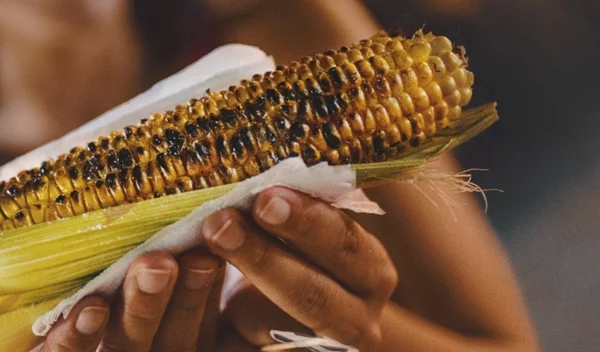 Τα 10 πιο απολαυστικά καλοκαιρινά φαγητά που μυρίζουν καλοκαίρι!