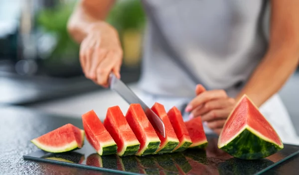 Πέντε φρούτα και λαχανικά που μας βοηθάνε να παραμένουμε ενυδατωμένοι το καλοκαίρι