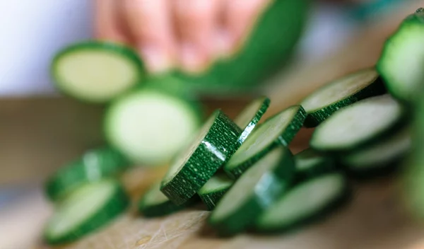 Πέντε λαχανικά που πρέπει να τρως ωμά (αλλά έχεις συνηθίσει να τα μαγειρεύεις)