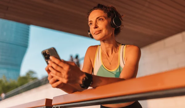 Εξάψεις, αϋπνία, αφυδάτωση; Οι 8 σωτήριες λύσεις για τις γυναίκες στην εμμηνόπαυση