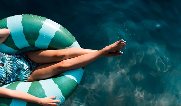 Οι πιο αποτελεσματικές ασκήσεις για καλλίγραμμα και αδύνατα πόδια χωρίς εξοπλισμό