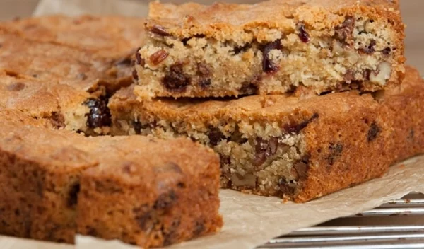 Κέικ με ταχίνι και κομμάτια σοκολάτας - Απίθανη νηστίσιμη συνταγή για όλη τη Σαρακοστή