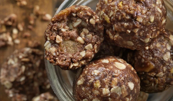 Με γεύση καρυδόπιτα: Πεντανόστιμες μπάλες ενέργειας χωρίς ζάχαρη