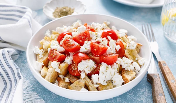 Είναι επίσημο: Ο Κρητικός ντάκος η καλύτερη σαλάτα του κόσμου