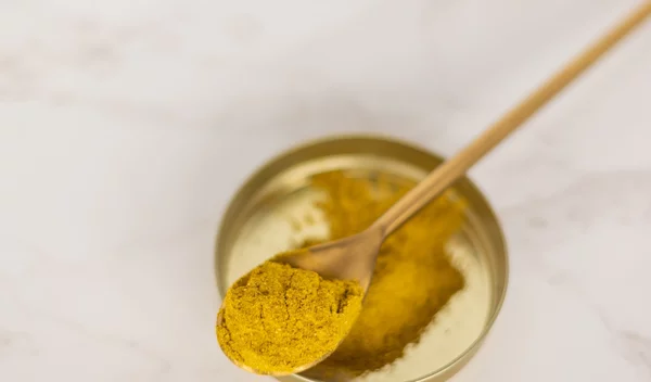 Πότε να ΜΗΝ τρως κουρκουμά: 5 παρενέργειες που όλοι πρέπει να γνωρίζουν