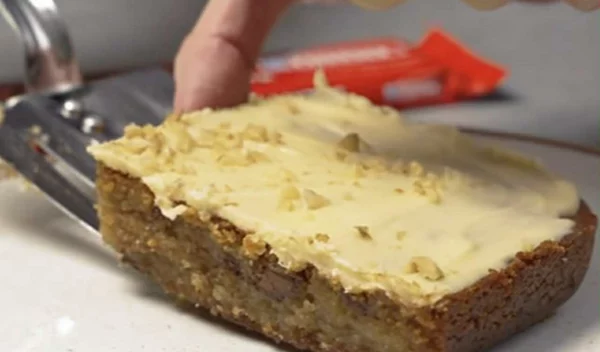 Στόλισμα δέντρου χωρίς αυτό το γλυκό; Η μελομακαρονόπιτα που θα γεμίσει το σπίτι άρωμα Χριστουγέννων