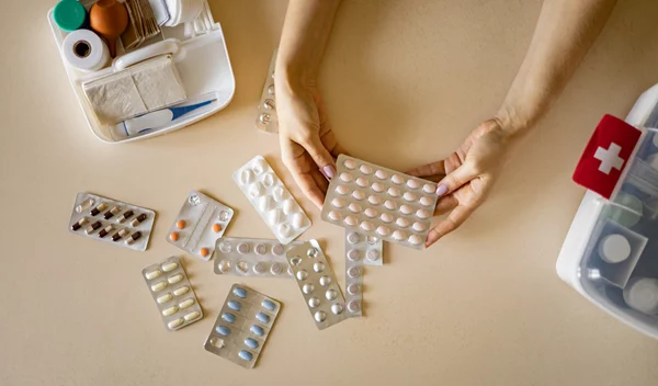 "Οικιακό φαρμακείο": Σε ποιες περιπτώσεις μπορεί να ελλοχεύει κινδύνους;