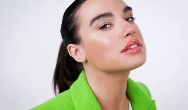 Η Βασιλεία Βολανάκη μοιράζεται τα μικρά μυστικά της για υπέροχη επιδερμίδα