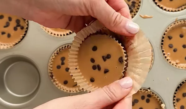 Cups βρώμης με σοκολάτα και φιστικοβούτυρο - χωρίς ψήσιμο!