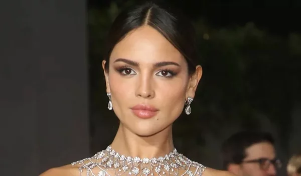 Το πανεύκολο hack για πιο ζουμερά και σαρκώδη χείλη σε 1'