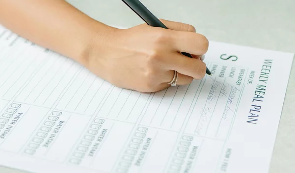 Το πλάνο διατροφής σε καταπιέζει; 3 λόγοι που δε χρειάζεται να το ακολουθείς κατά γράμμα