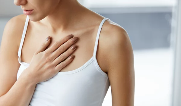 Τα γνωστά και τα όχι τόσο γνωστά συμπτώματα του καρκίνου του πνεύμονα