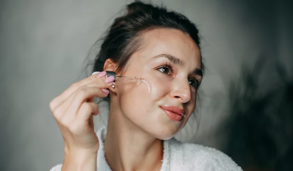 Αυτό το serum ρετινόλης κοστίζει λιγότερο από 4 ευρώ και κάνει θαύματα