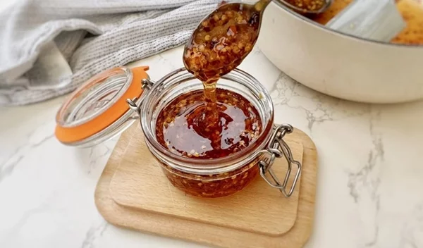 Hot honey: Η πιο viral συνταγή για τη σάλτσα που θα λατρέψεις