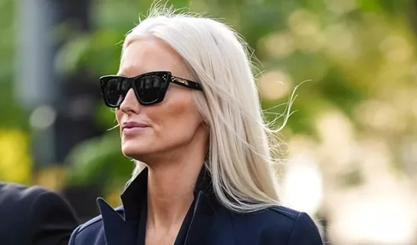 Πώς να χρησιμοποιείς σωστά την πούδρα προσώπου μετά τα 50