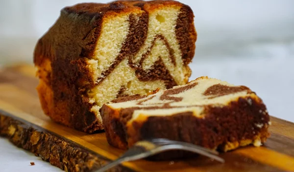 Λαχταριστό κέικ "ζέβρα" χωρίς ζάχαρη - Έτοιμο με 4 βήματα!