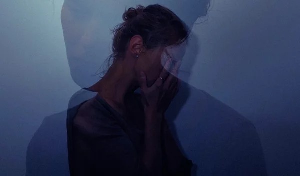 Μαζί και μόνοι: Το παράδοξο φαινόμενο της σύγχρονης μοναξιάς