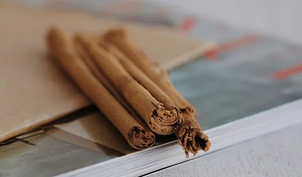 3 tips για να αξιοποιήσεις τα στικς κανέλας... εκτός από το φαγητό