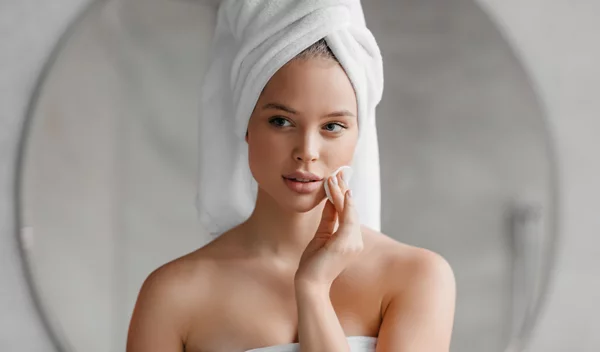 Πώς να επιλέξεις το σωστό καθαριστικό προσώπου για σένα