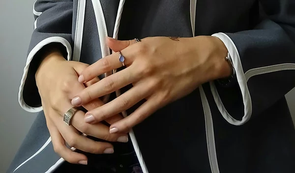 Σημάδια γήρανσης στα χέρια: Πώς θα τα καταπολεμήσεις