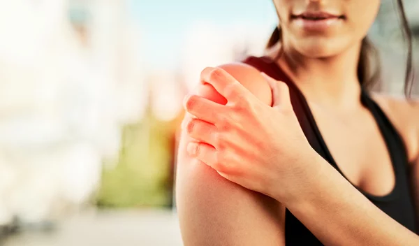 Σύνδρομο "παγωμένου ώμου": Οι θεραπείες σύμφωνα με Ορθοπαιδικό Αθλητικών Κακώσεων