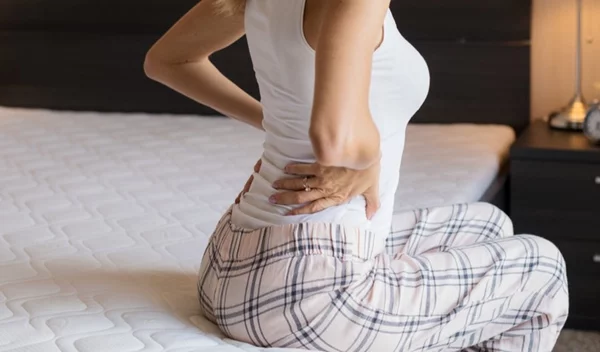 Η απλή και δωρεάν μέθοδος για να μην επιδεινωθούν οι πόνοι στην πλάτη