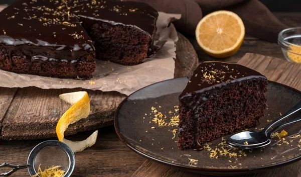 Λαχταριστή σοκολατόπιτα με 5 υλικά χωρίς ζάχαρη και αλεύρι