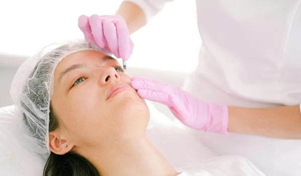 Botox και fillers: 5 μύθοι και αλήθειες που σχετίζονται με τις ενέσιμες θεραπείες