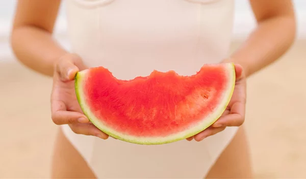 Υγιεινά σνακ για την παραλία: Οι 10 καλύτερες επιλογές για ενέργεια και ενυδάτωση