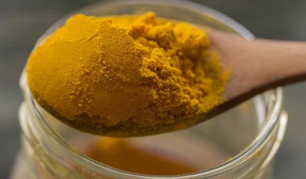 Κουρκουμάς: Με ποιο συστατικό να τον συνδυάσεις για να εκτοξεύσεις τα οφέλη του;