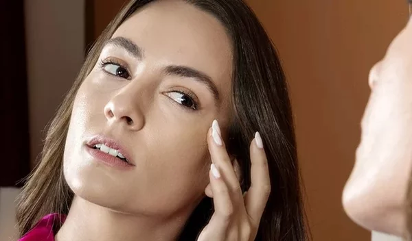 Τα μυστικά των it girls για επιδερμίδα τόσο λεία που μοιάζει με φίλτρο