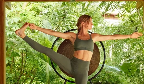 Η Gisele Bündchen αποκαλύπτει το μυστικό της ευεξίας της - η γυμναστική που ακολουθεί χρόνια