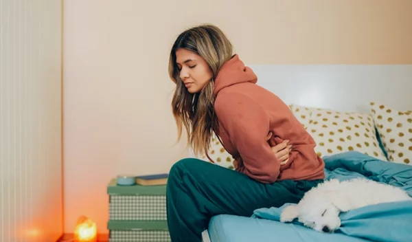 Πόνοι περιόδου και πρήξιμο: 4 ροφήματα που μπορούν να μειώσουν τα δυσάρεστα συμπτώματα