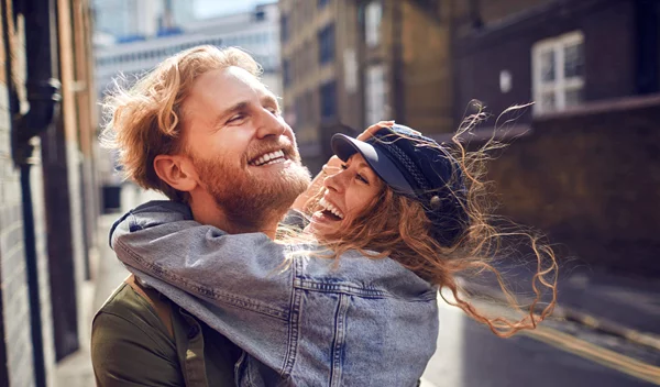 4 ψυχολογικοί λόγοι που θα τον κάνουν να σε ερωτευτεί