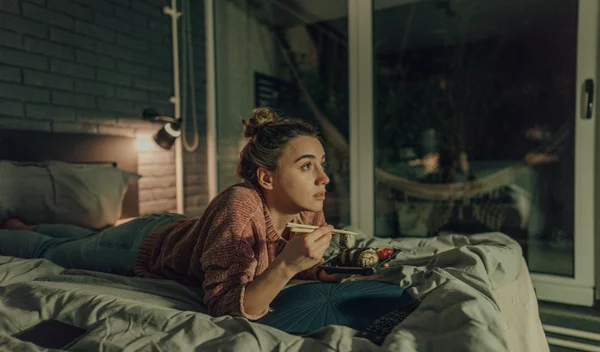 Πόσες θερμίδες πρέπει να καταναλώνεις για βραδινό;