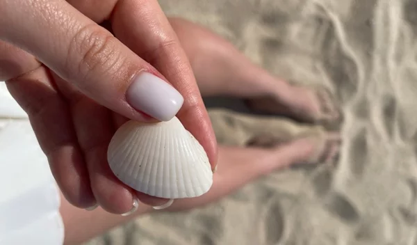 7 chic αποχρώσεις για το μανικιούρ του καλοκαιριού