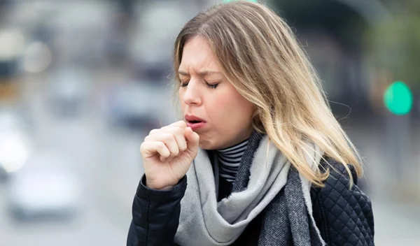 Μπορεί να έχεις πνευμονία χωρίς βήχα; Τα συμπτώματά της σε ενήλικες και μωρά