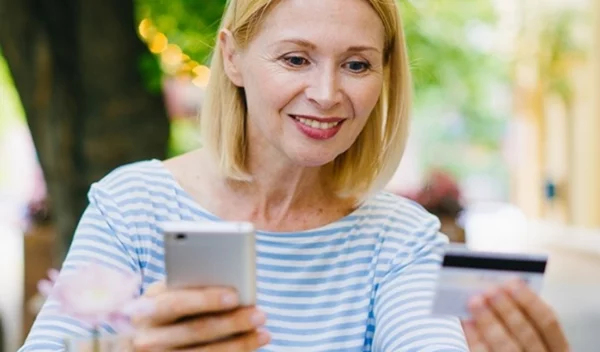 Θέλεις να βλέπεις καθαρά μετά τα 40, κοντά, μακριά και σε κάθε απόσταση; Έχουμε τη λύση!