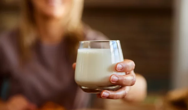 Το καλύτερο γάλα για γερά οστά δεν είναι το αγελαδινό – Δες ποιο βρίσκεται στην κορυφή