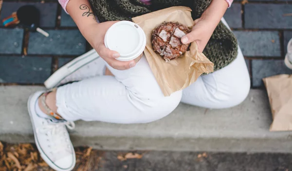 Τρως συνεχώς για να αποφύγεις τα δυσάρεστα συναισθήματα; Πώς θα ξεπεράσεις αυτόν τον εθισμό;