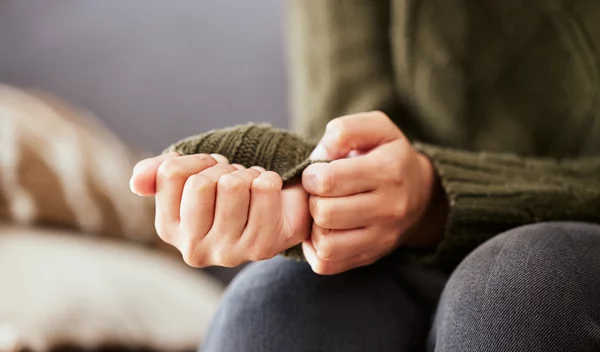 5 tips που χρειάζεσαι αν παρατηρείς σπάσιμο στα νύχια σου