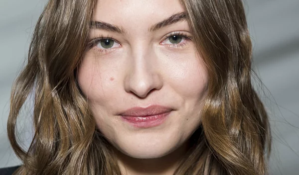 Σκασμένα χείλη και άλλα τέσσερα προβλήματα ομορφιάς που αντιμετωπίζουμε τον χειμώνα