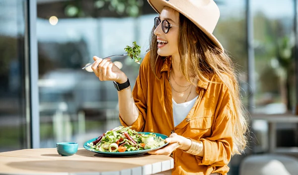 Αυτή είναι η ιδανική διατροφή για να είσαι ευτυχισμένη, σύμφωνα με έρευνα