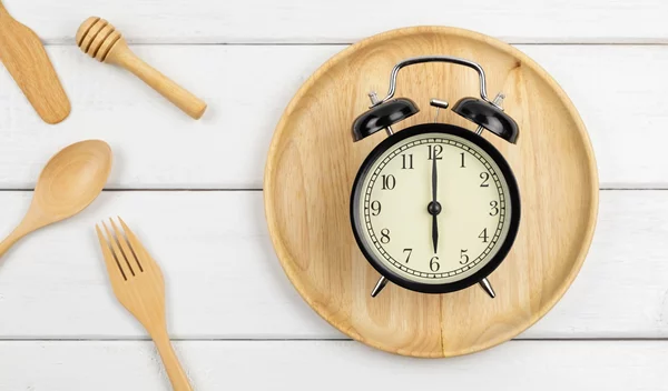 Δίαιτα μετά τις 6 μ.μ: Το κόλπο που αλλάζει το σώμα σου και τα κιλά σου